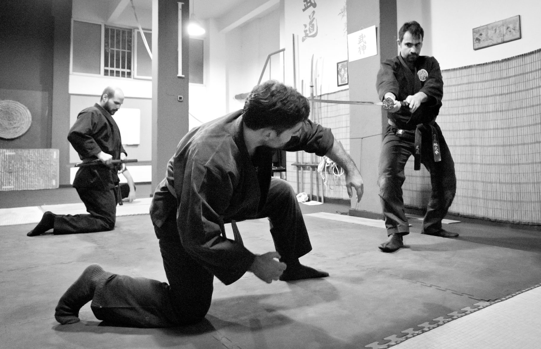 Προπόνηση με σπαθί στο Nichigetsu Dojo
