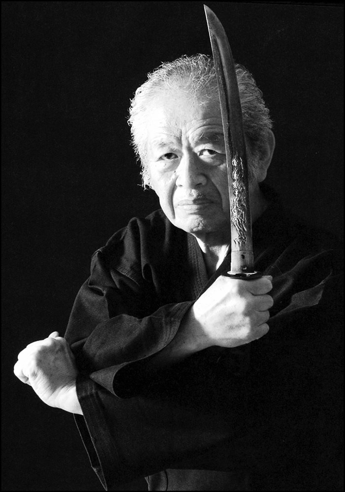 Πορτρέτο του Hatsumi Sensei με σπαθί